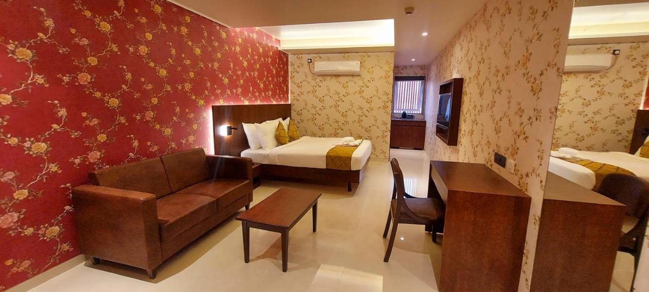סילבאסה Hotel Madhuban מראה חיצוני תמונה