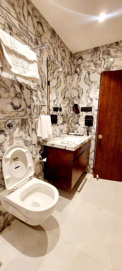 סילבאסה Hotel Madhuban מראה חיצוני תמונה