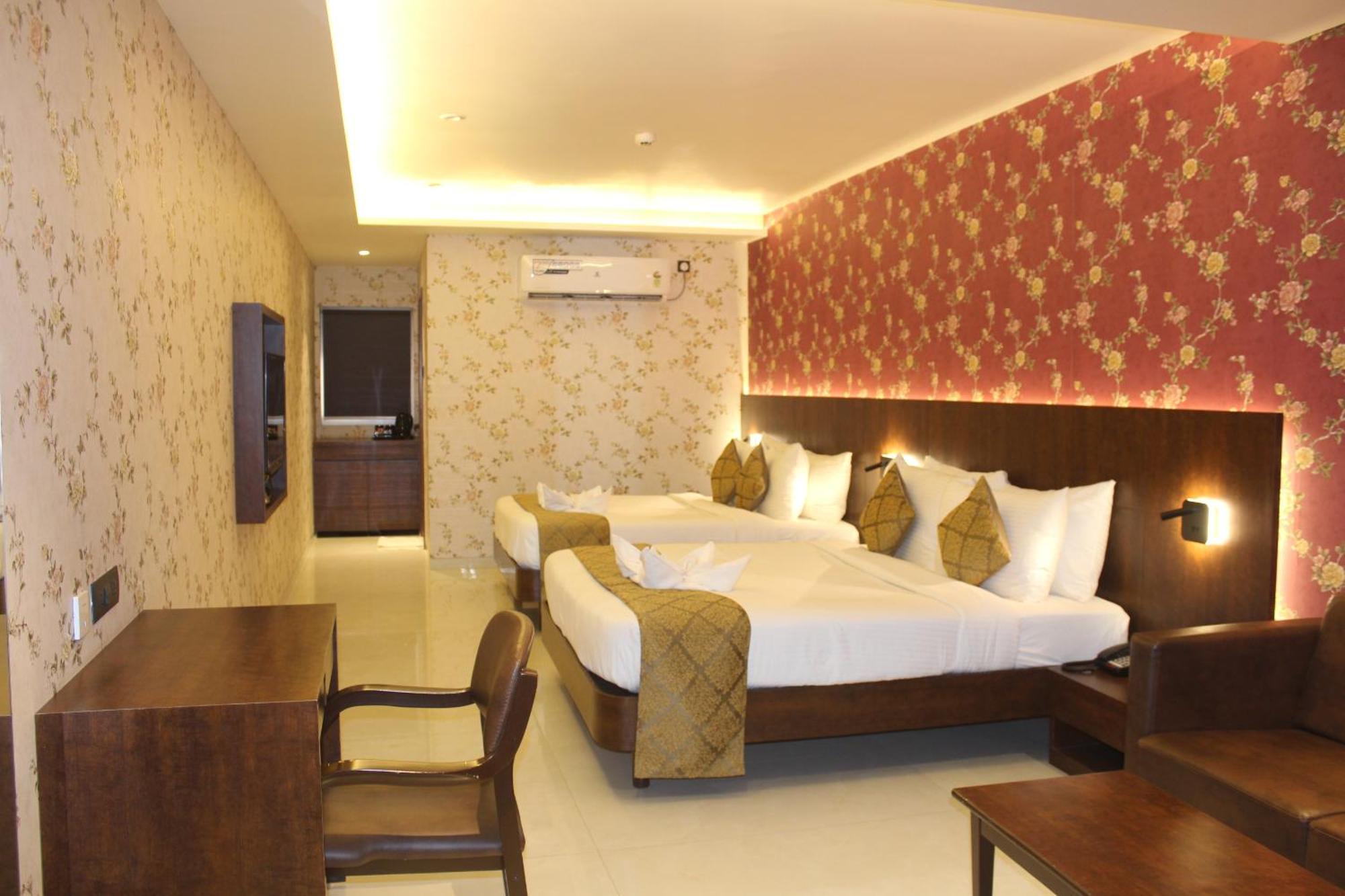 סילבאסה Hotel Madhuban מראה חיצוני תמונה